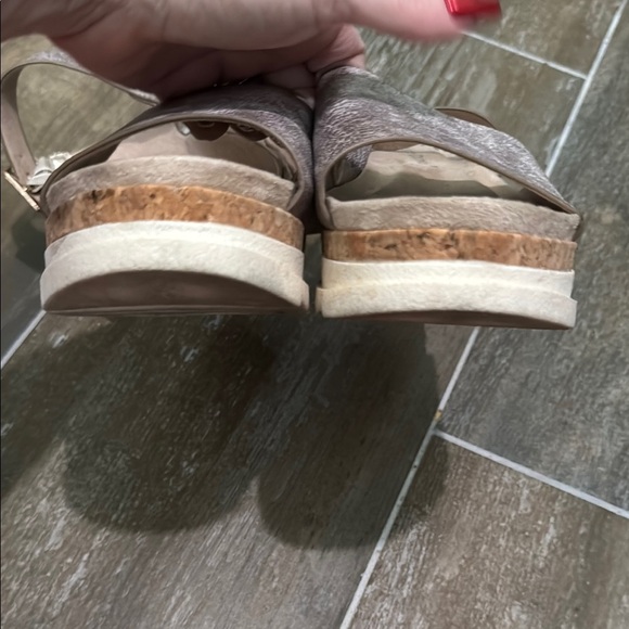 Pierre Dumas Women's Sandals in Metallic Silver and Cream - Picture 5 of 10